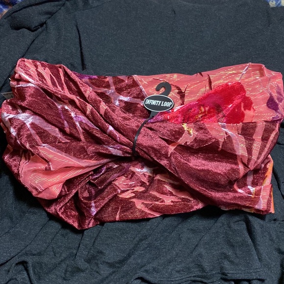 Infinity Loop Scarf - Picture 3 of 4